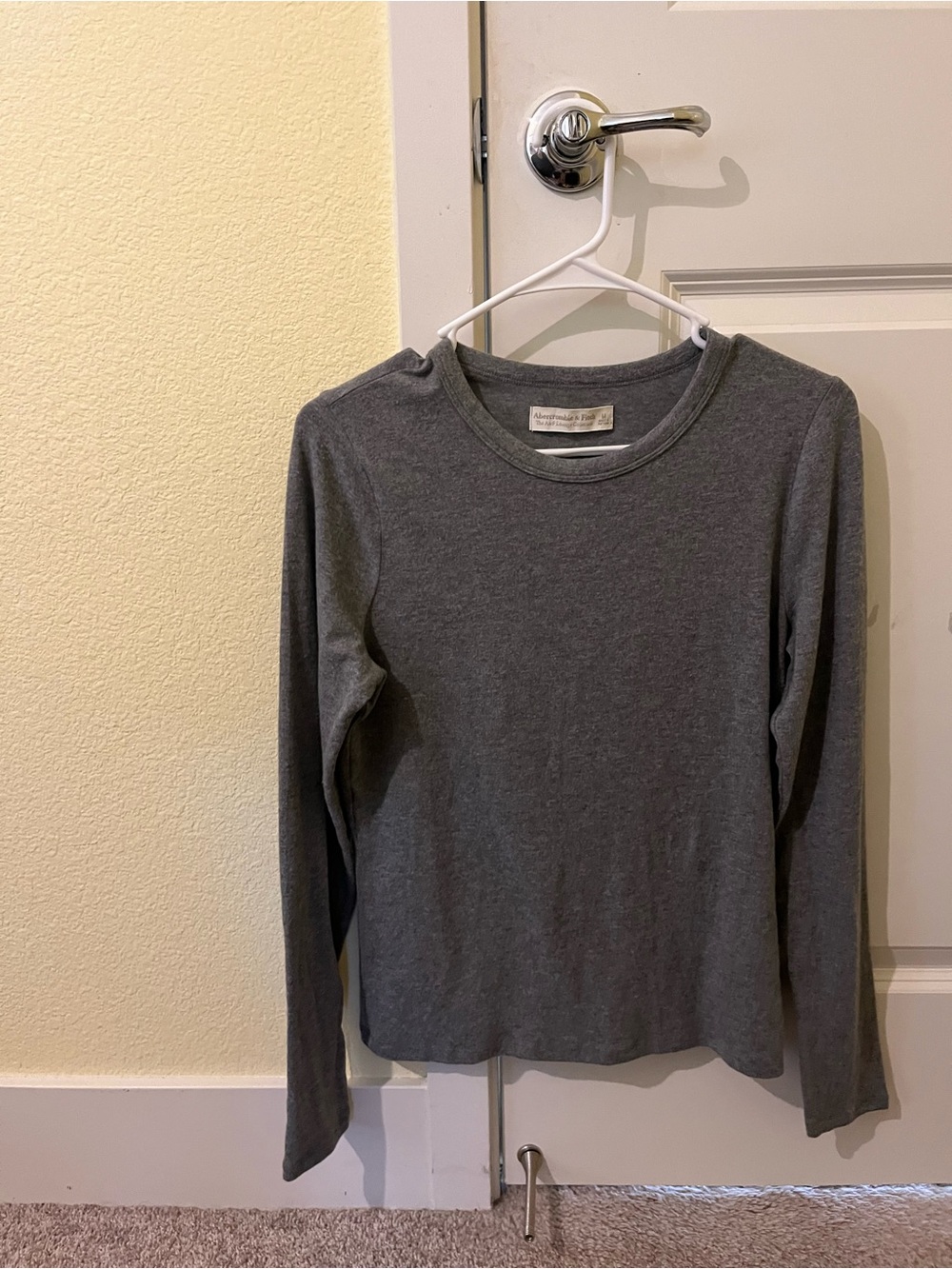 Abercrombie & Fitch Dark Gray Long-Sleeve Crewneck Top
